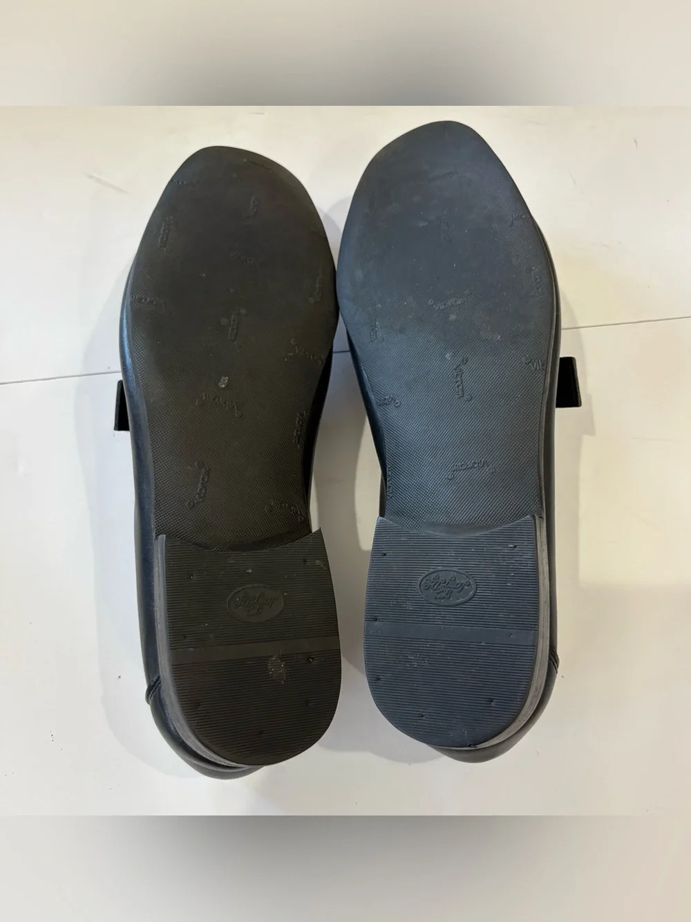 Salvatore Ferragamo Men’s Approx 10.5 Black Leather Gancini Buckle Loafers Italy